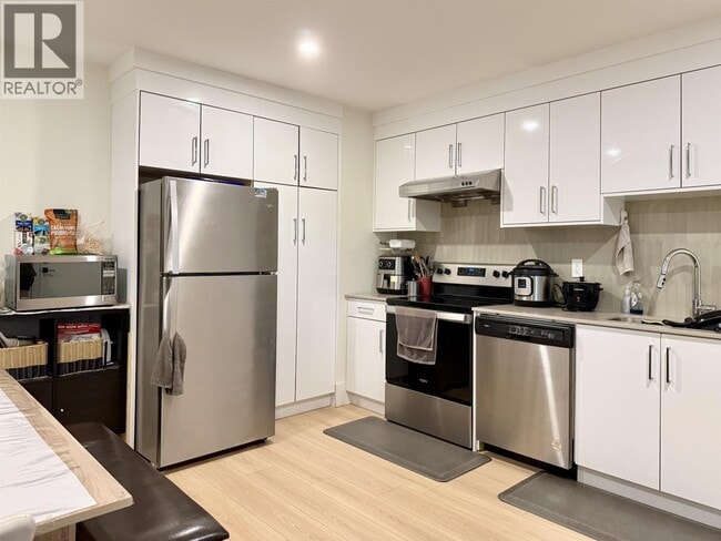 Building Photo - 901 Jackson Crescent