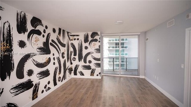 Foto del edificio - 488 NE 18th St