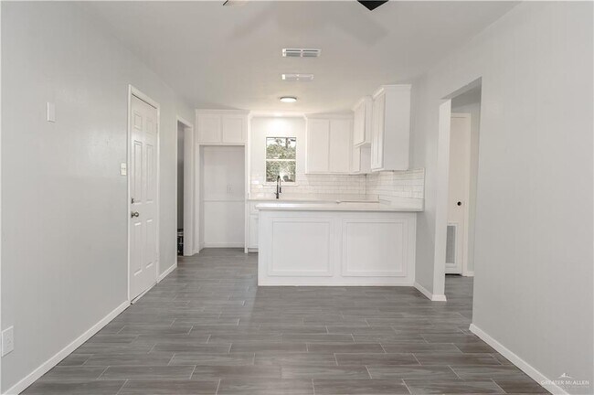 Building Photo - 2420 Quince Ave