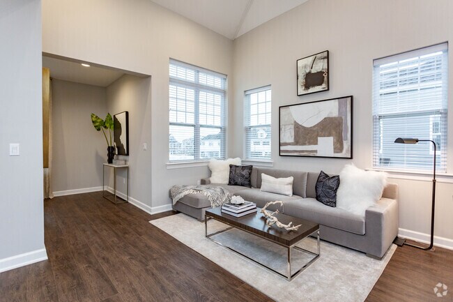 The Finch 2HAB, 2BA con elevador y loft - 1,559  ft² - Sala de estar - Fairfield Knolls At Mount Sinai