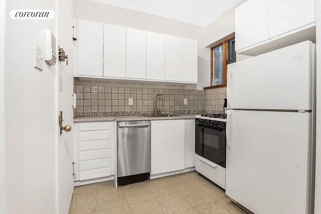 Foto del edificio - 323 E 89th St