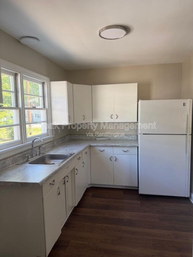 Foto del edificio - 4815 Oakleys Ln