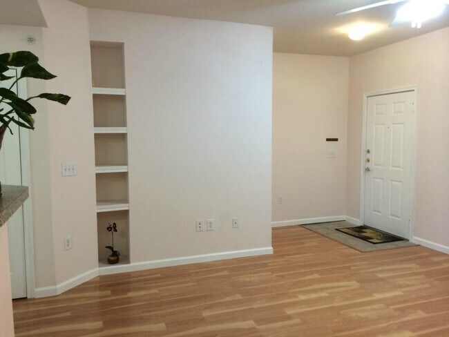 Foto del edificio - 2320 Gracy Farms Ln