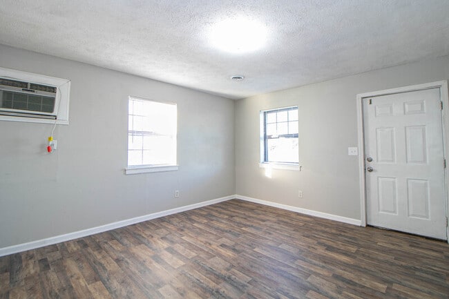 Building Photo - 12-412 Thompsonville Ln