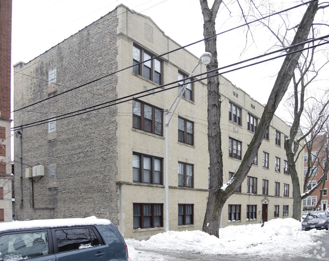 Building Photo - 656-658 W Briar Pl