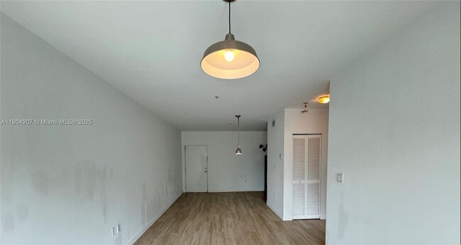 Foto del edificio - 529 NE 62nd St