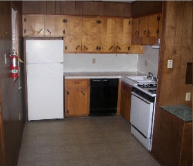 Kitchen - Pine Plaza Apartments