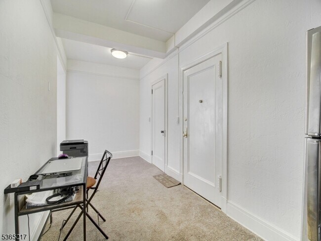 Foto del edificio - 363-377 Mt Prospect Ave