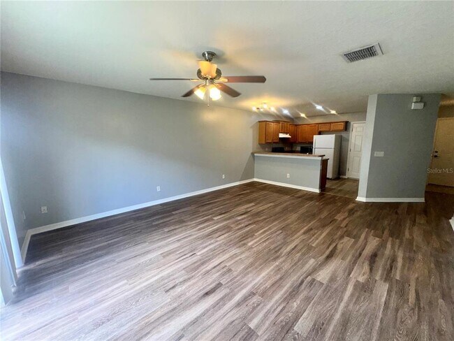Foto del edificio - 533 Cresting Oak Cir