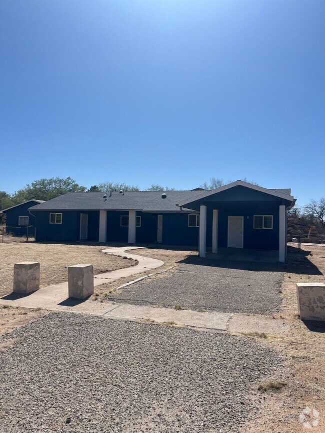 Building Photo - 626 S Huachuca St