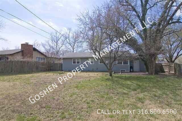 Foto del edificio - Beautiful 3 Bdrm. home w/finished basement...