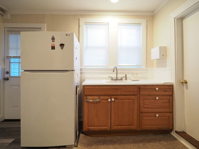 Building Photo - 42 Magazine St