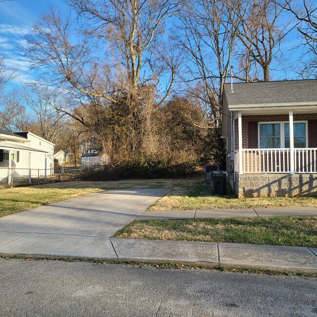 Building Photo - 1408 Cherry St