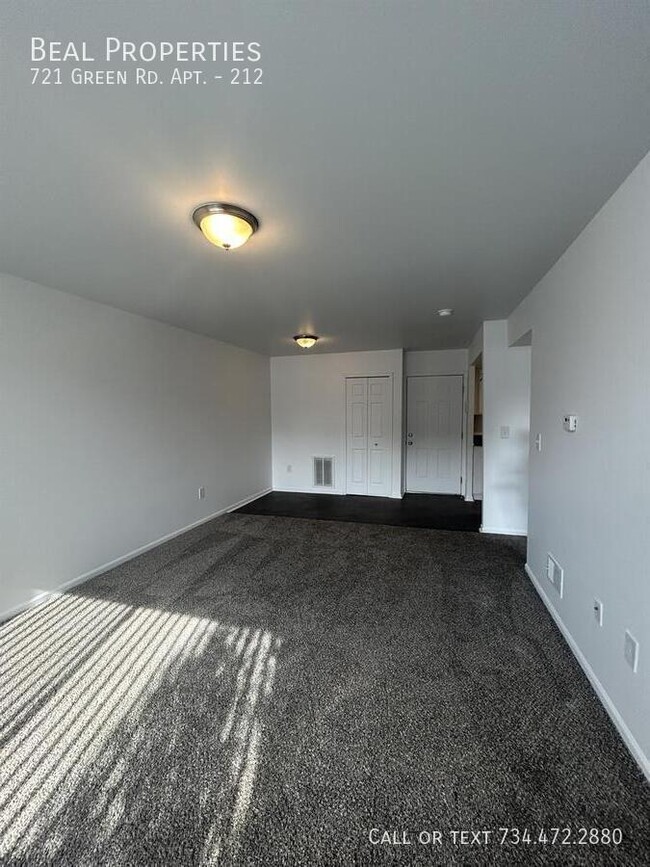 Building Photo - 721 Green Rd