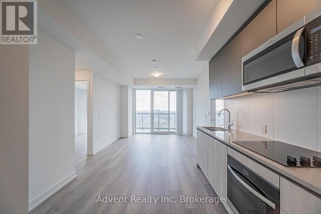 Building Photo - 5858 Yonge St