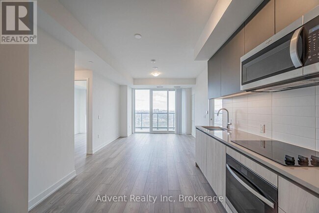 Photo du bâtiment - 5858 Yonge St