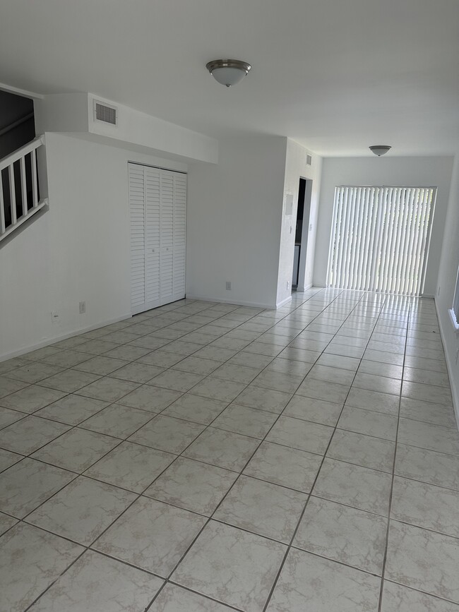 Building Photo - Vista Townhomes
