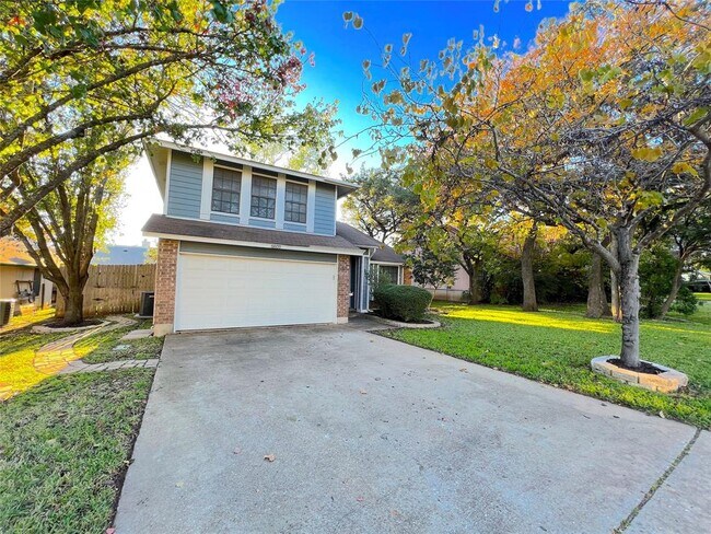 Building Photo - 6603 Luckenbach Ln