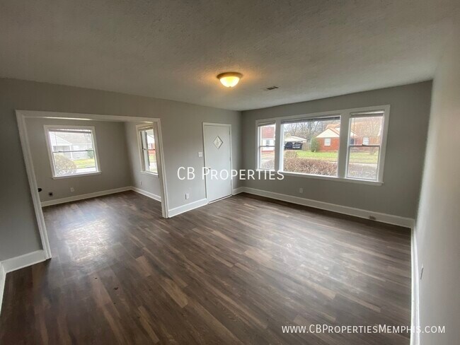 Building Photo - $400 off Reservation Fee!