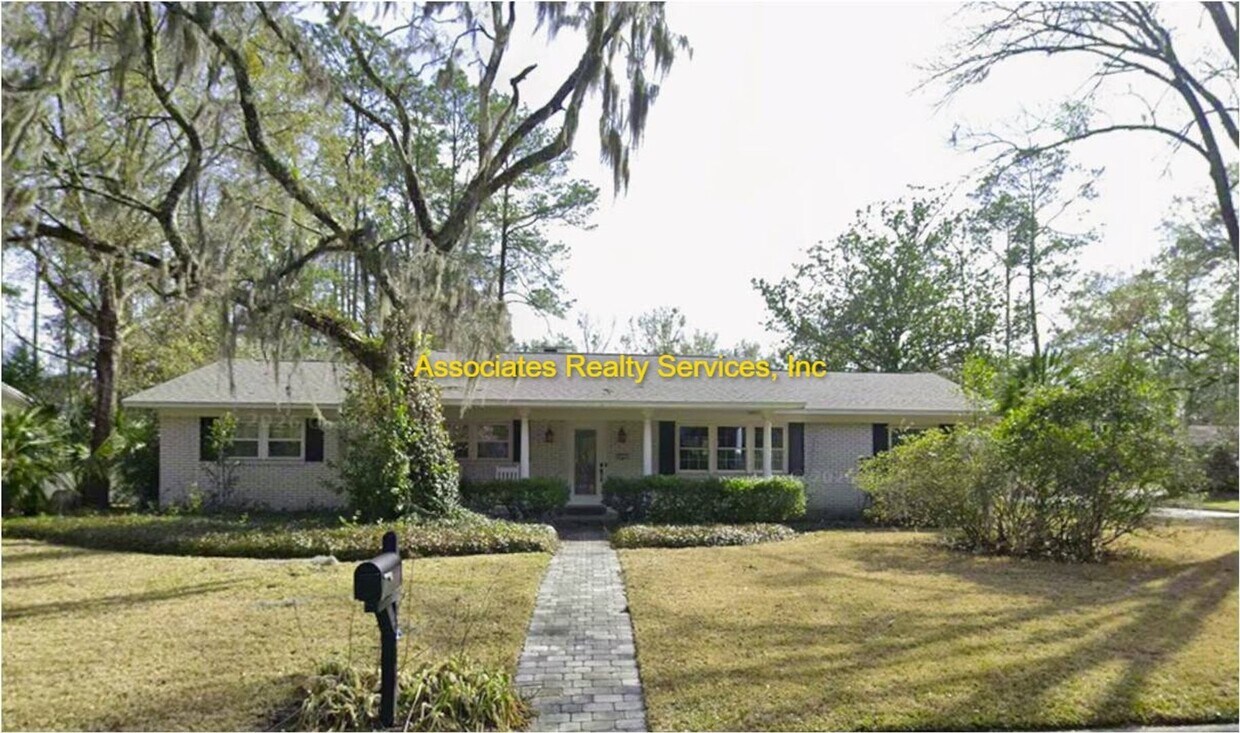 Building Photo - COMING SOON!!! Beautiful 4bed/2bath Corner Lot in Suburban Heights