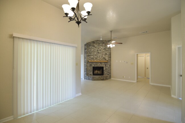 Foto del edificio - 5005 Greenlee Dr