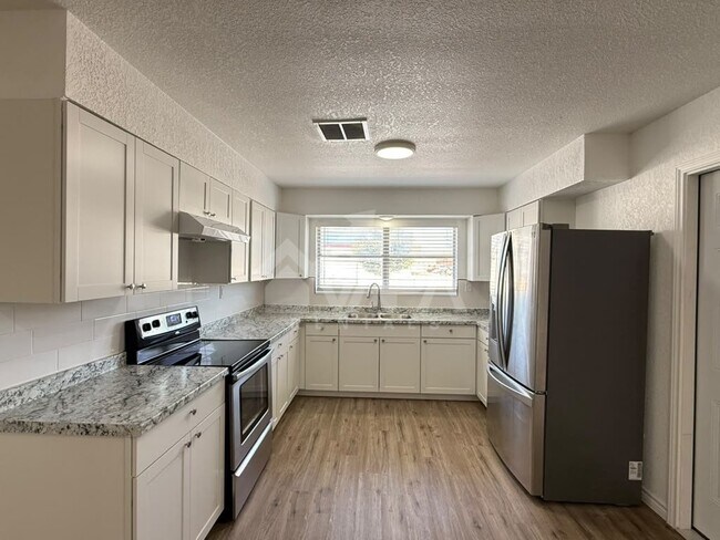 Building Photo - 3602 Skylark Ave