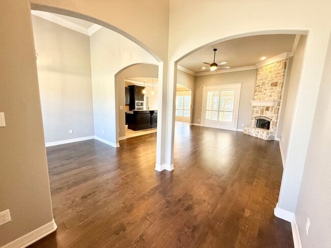 Foto del edificio - 7332 Kingsport Ln