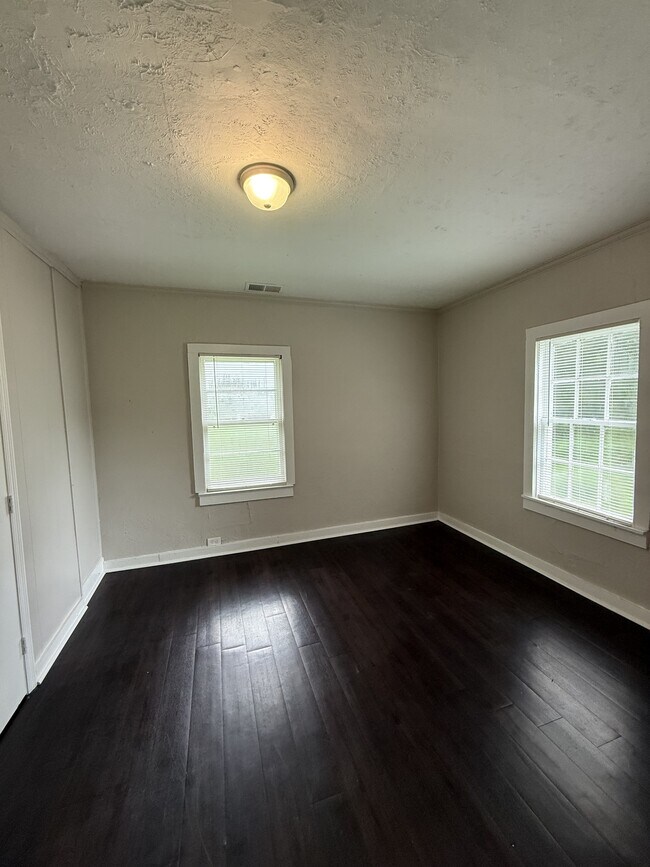 Foto del edificio - 335 1st Ave NW
