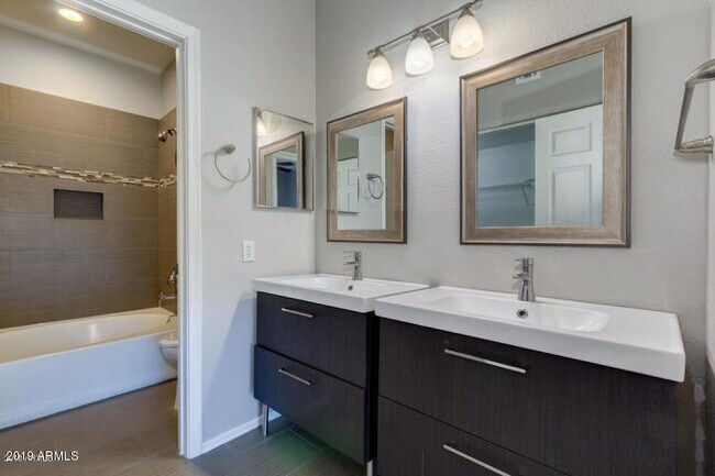 Foto del edificio - 3236 E Chandler Blvd