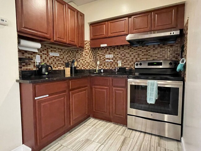 Foto del edificio - 7212 Clinton Rd