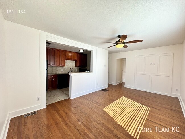 Foto del edificio - 4328 Roanoke Pkwy