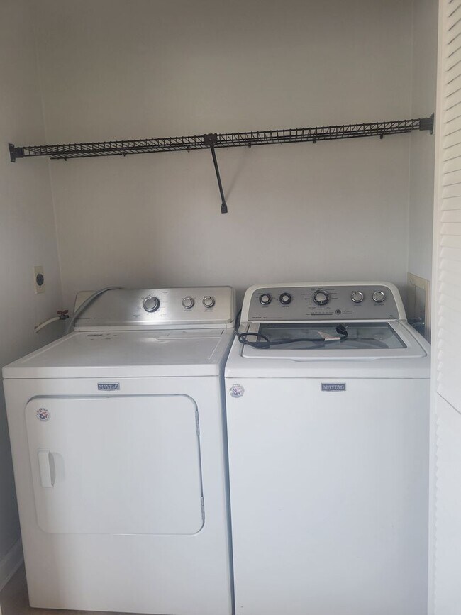 Foto del edificio - Newly remodelled 3 bedroom 2.5 bath townhouse