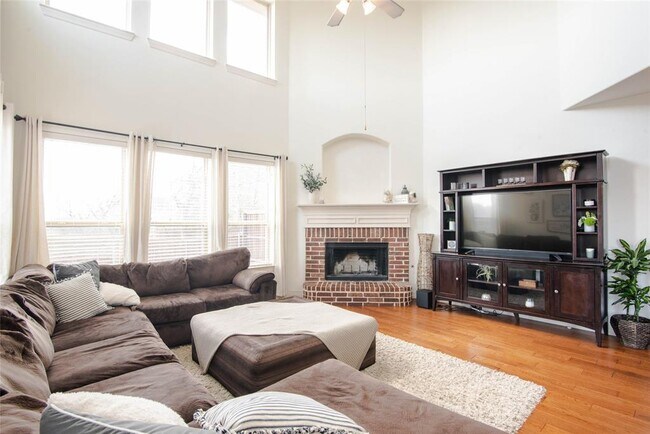 Foto del edificio - 9629 Planters Row Dr