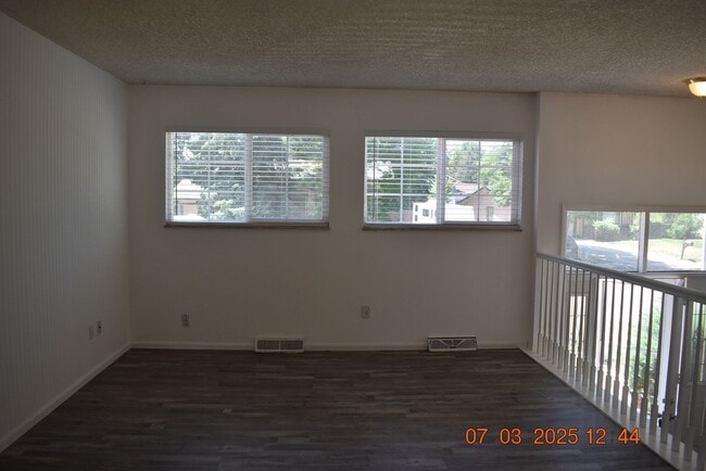 Building Photo - 4 bedroom / 2 bathroom / 1976 SF!