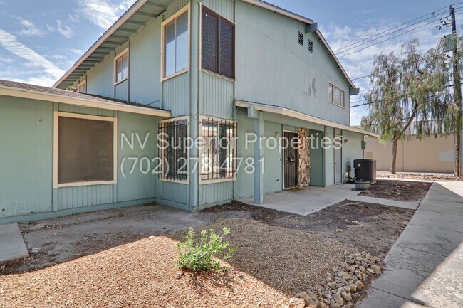 Foto del edificio - SE!! Close to UNLV!! 2 Bedroom 2 story!! 1 Car Carport!! Fully Furnished!! Community Pool!! and T...