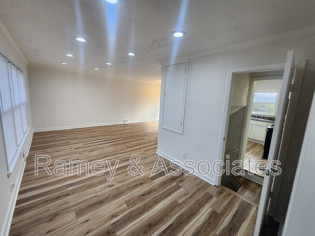 Foto del edificio - 3700 Taylorsville Rd