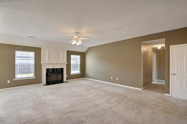 Building Photo - 220 Pebblestone Dr