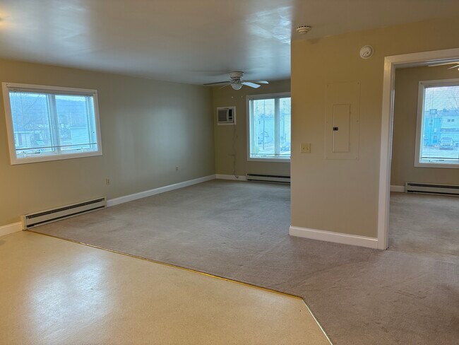 Building Photo - 244 Oakwood Ave
