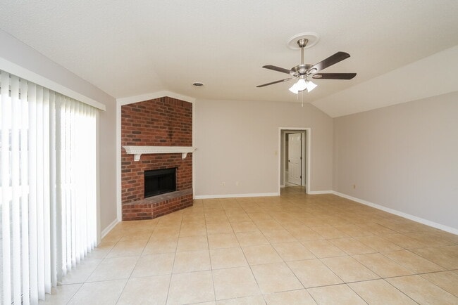 Foto del edificio - 7920 Wentworth Dr