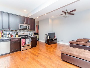 Foto del edificio - 2342 W Augusta Blvd