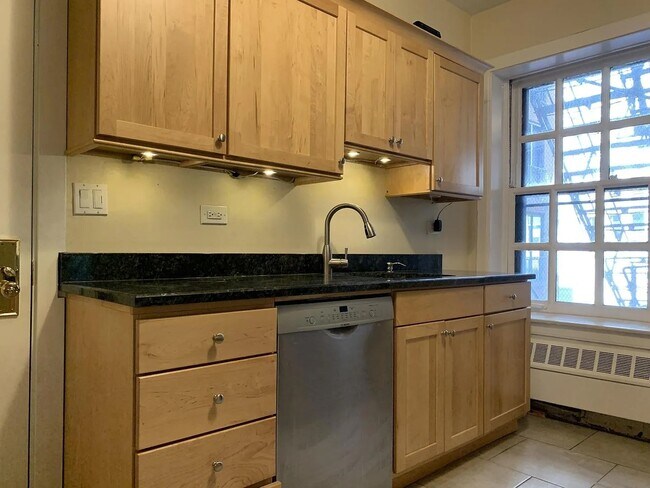 Foto del edificio - 2600 N Lakeview Ave