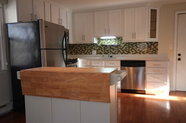 Foto del edificio - 36 Whipple Rd
