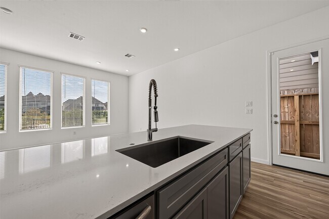 Foto del edificio - 5558 Amber Brook Ln
