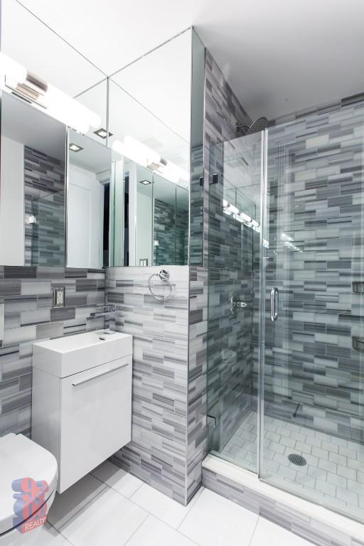 Foto del edificio - 326 E 35th St