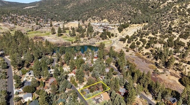 Building Photo - 15921 Wildwood Dr