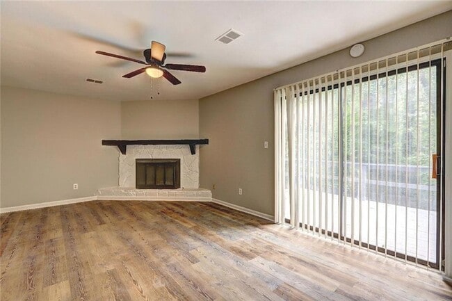 Foto del edificio - 129 Lester Rd NW