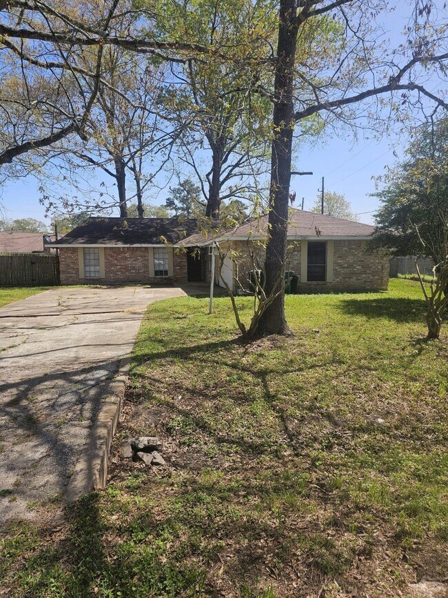 Building Photo - 24606 Green Moss Dr