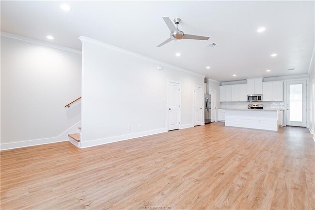 Building Photo - 613 Dominik Dr