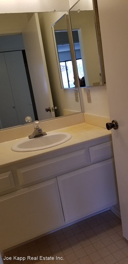 Foto del edificio - 2 br, 2 bath House - 581 Kipling Ave