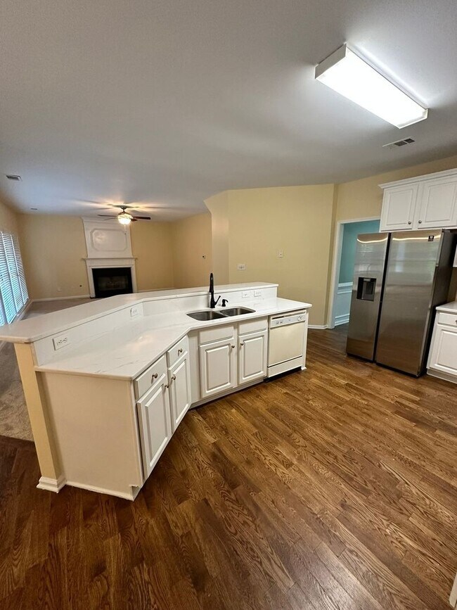 Foto del edificio - 420 White Rose Trce